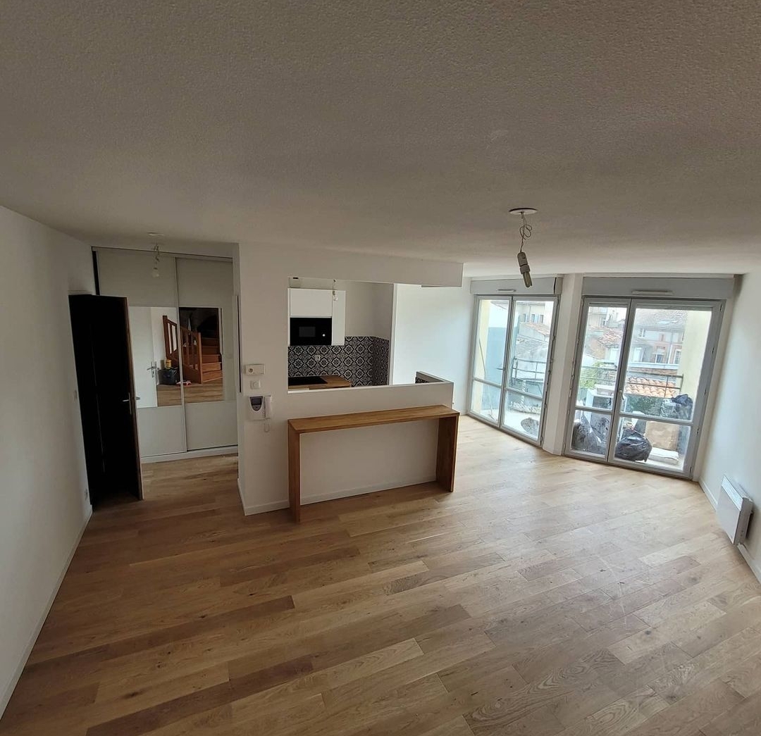 Murs ratissés à l'enduit puis repeints — appartement à Colomiers